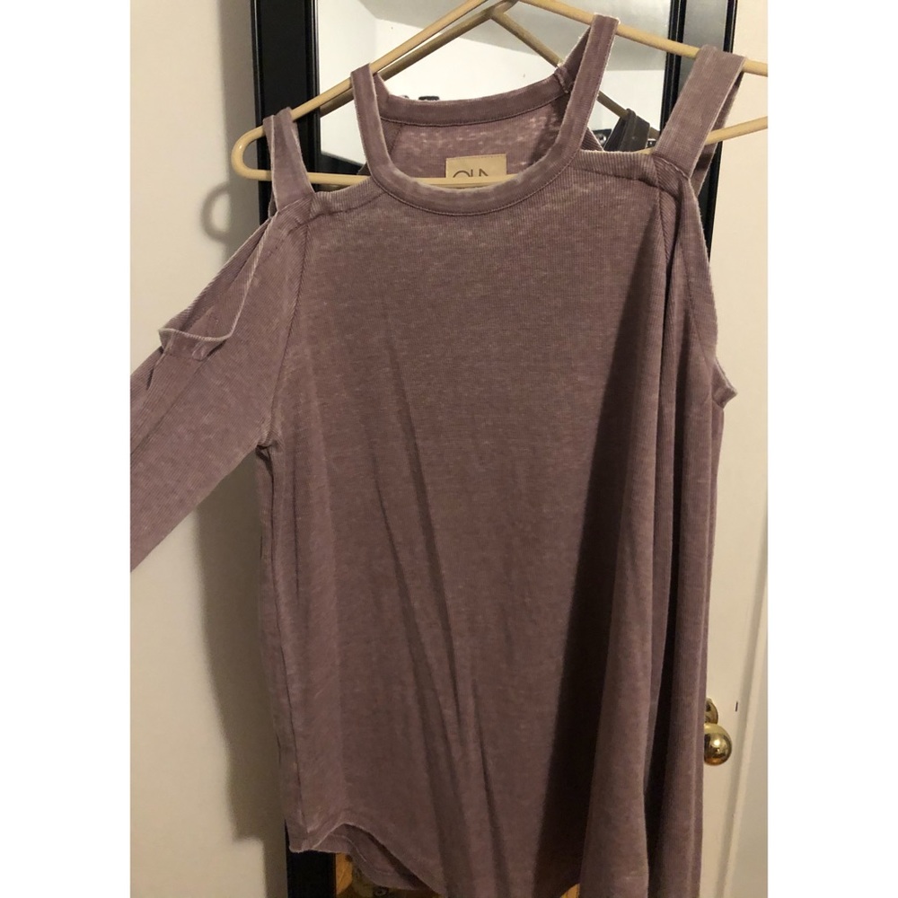 Long sleeve cut out shoulder shirt